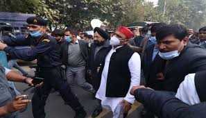 मेरे नागरिक अधिकारों का हुआ हनन: अखिलेश यादव